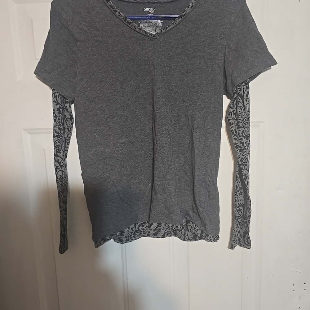 Danskin Now Gray V-Neck Women's Top Large